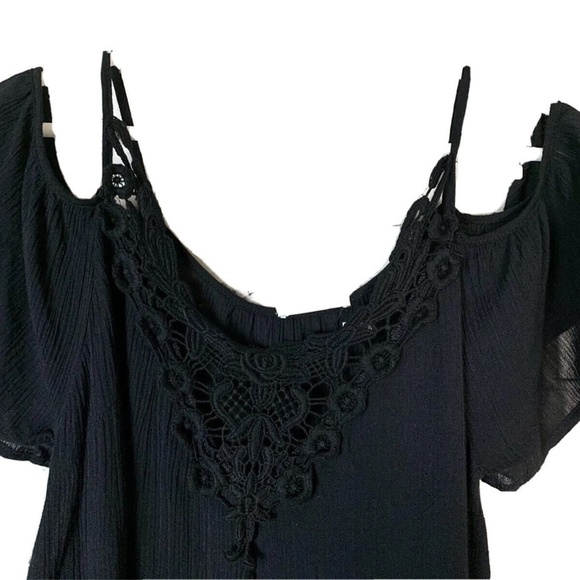 Acemi Cold Shoulder Asymmetrical Hemline Blouse - Picture 7 of 10